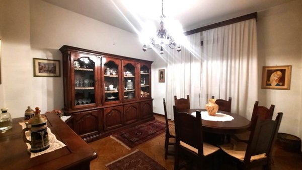 casa indipendente in vendita a Prato