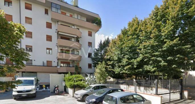 locale commerciale in vendita a Prato