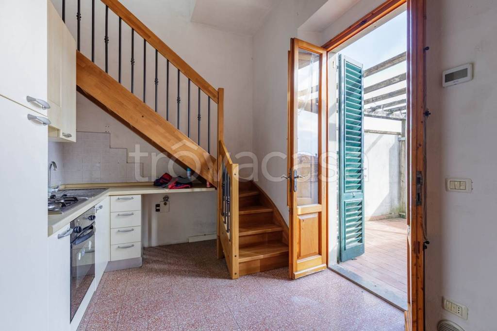 appartamento in vendita a Prato in zona Tavola