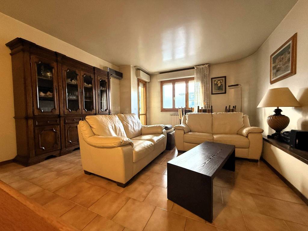 appartamento in vendita a Prato in zona Le Badie