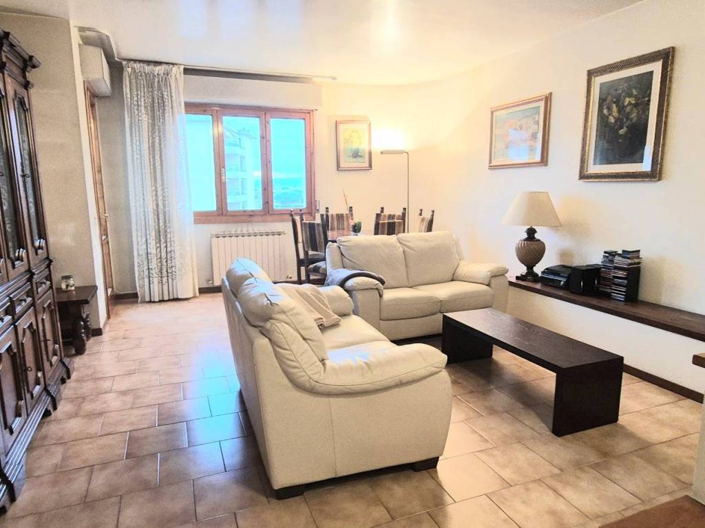 appartamento in vendita a Prato in zona Le Badie