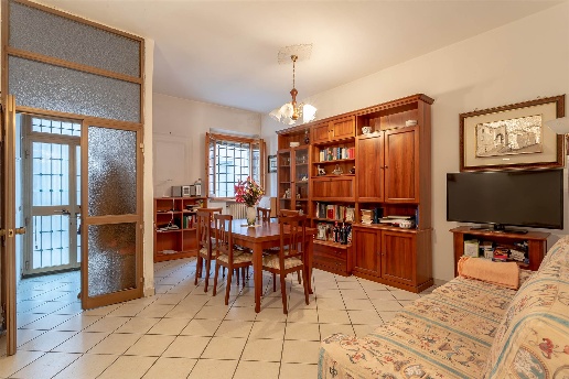 casa indipendente in vendita a Prato in zona Castelnuovo