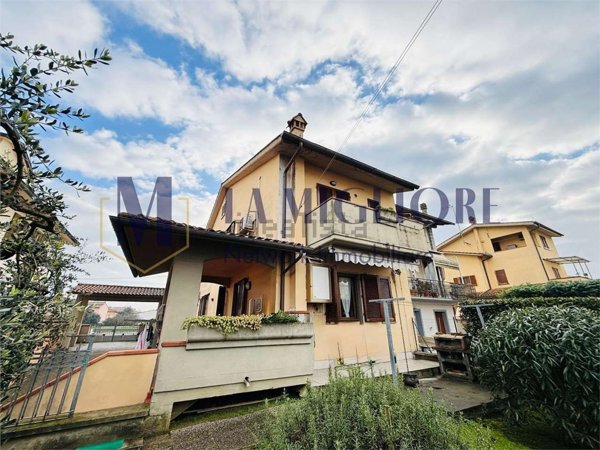 casa indipendente in vendita a Prato in zona Casale