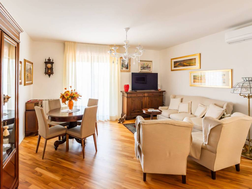 appartamento in vendita a Prato in zona Casale