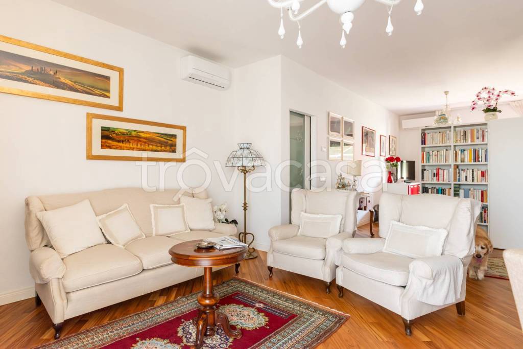 casa indipendente in vendita a Prato in zona Casale