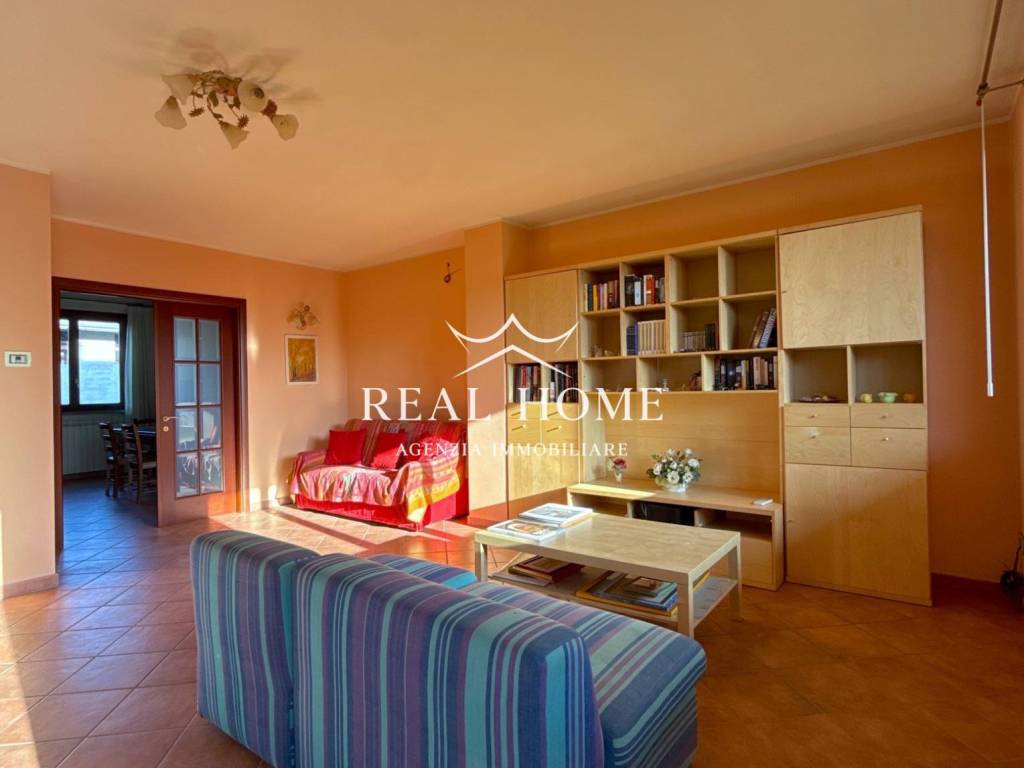 casa indipendente in vendita a Prato in zona Vergaio