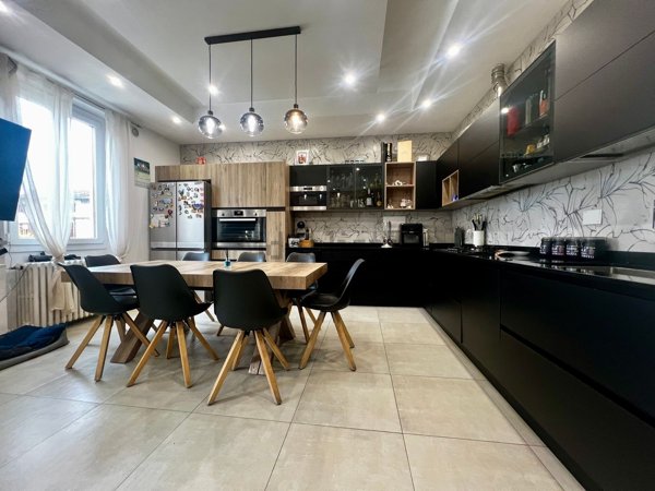 casa indipendente in vendita a Prato