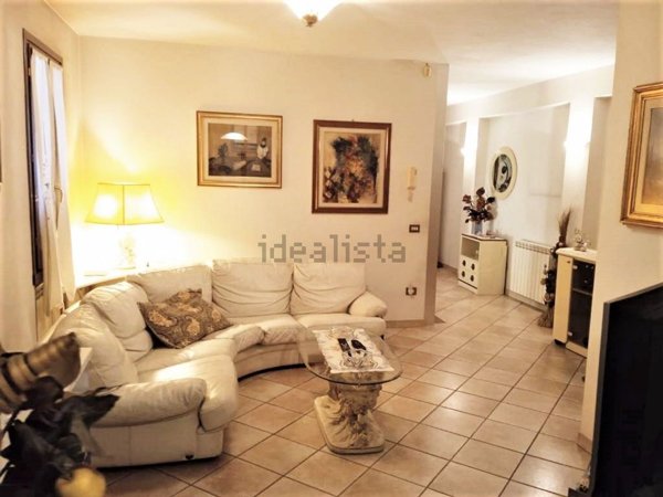 casa indipendente in vendita a Prato in zona Casale