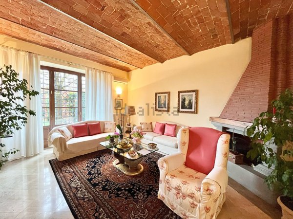 casa indipendente in vendita a Prato