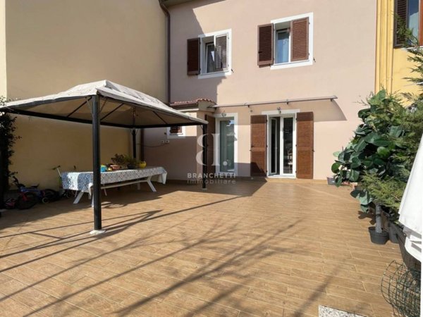 casa indipendente in vendita a Prato in zona Grignano