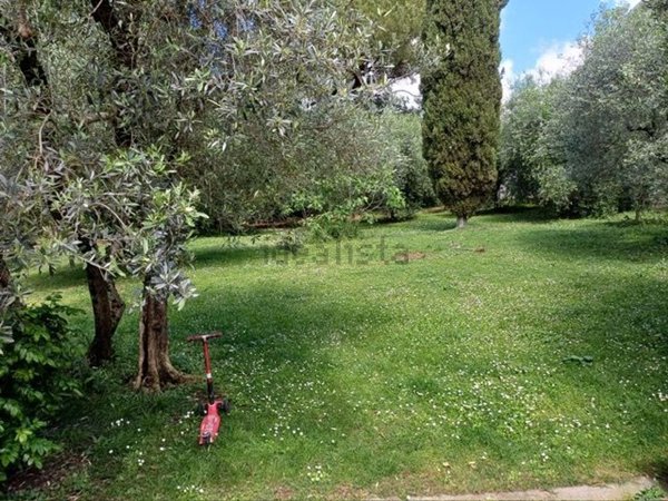 casa indipendente in vendita a Prato