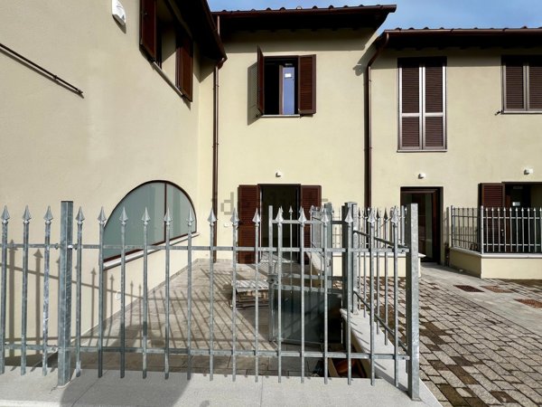 casa indipendente in vendita a Prato in zona Vergaio