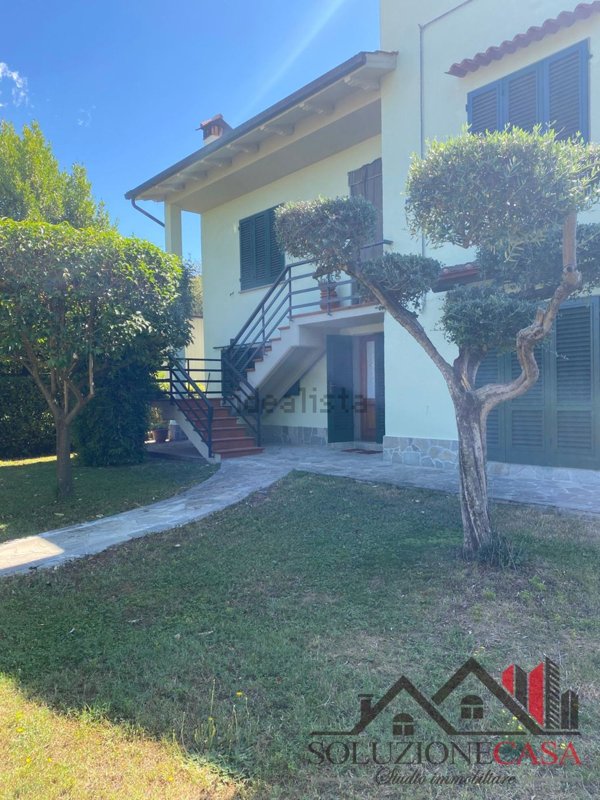 casa indipendente in vendita a Prato in zona Iolo