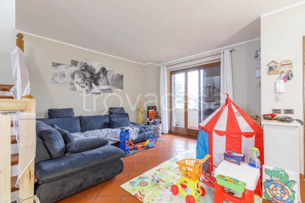 casa indipendente in vendita a Prato in zona Santa Maria