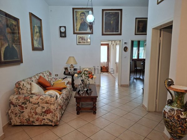 casa indipendente in vendita a Prato in zona Viaccia