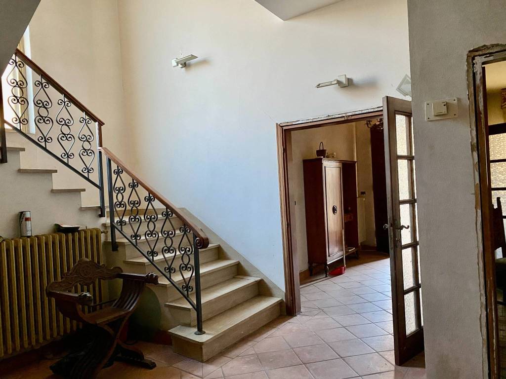 casa indipendente in vendita a Prato in zona Figline