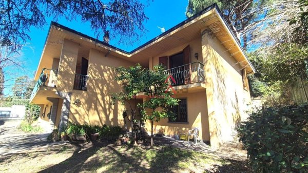 casa indipendente in vendita a Prato