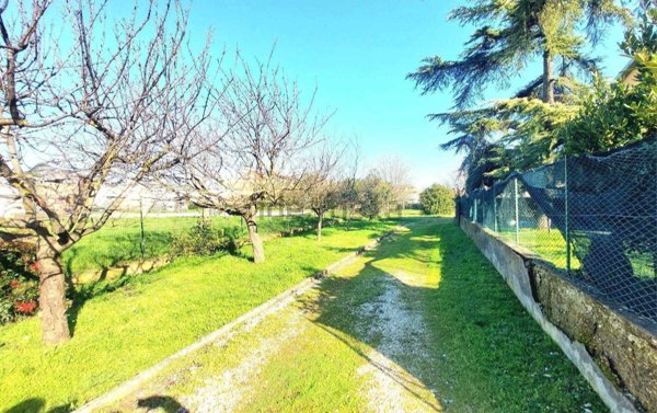 casa indipendente in vendita a Prato in zona Tavola