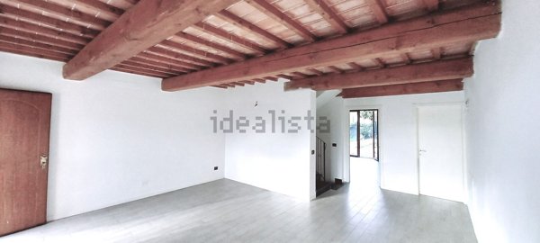 casa indipendente in vendita a Prato in zona Castelnuovo