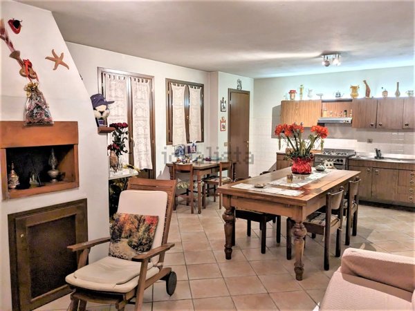 casa indipendente in vendita a Prato in zona Casale