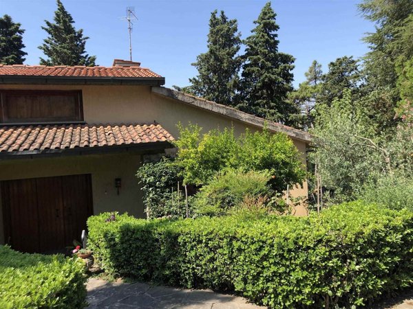 casa indipendente in vendita a Prato