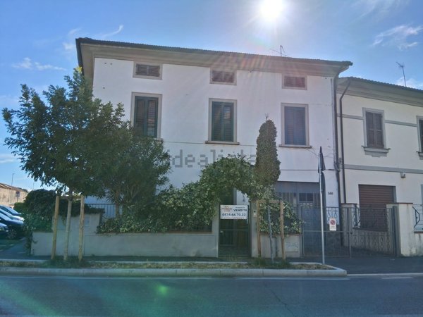 casa indipendente in vendita a Prato