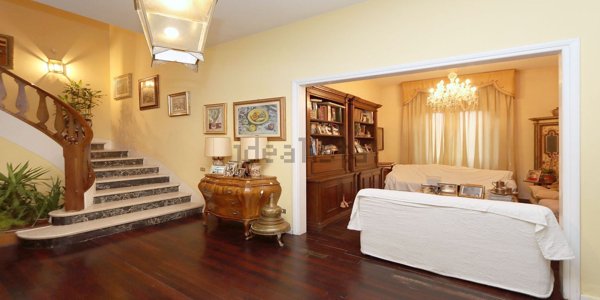 casa indipendente in vendita a Prato