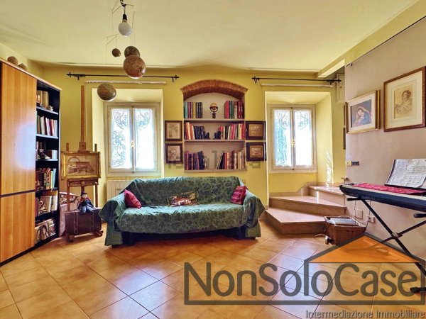 casa indipendente in vendita a Prato