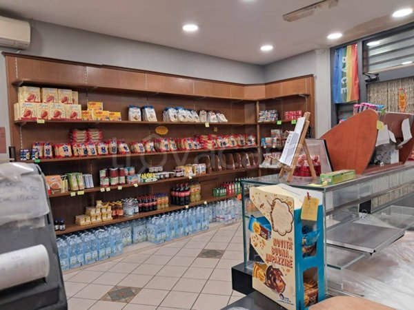 negozio in vendita a Prato in zona Maliseti