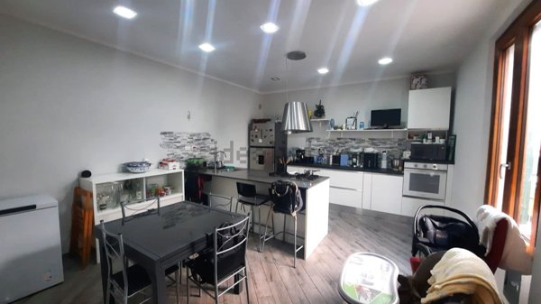 casa indipendente in vendita a Prato in zona Casale