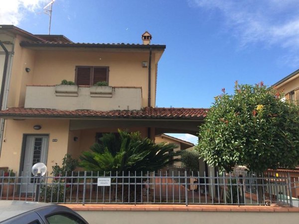 casa indipendente in vendita a Prato in zona Casale