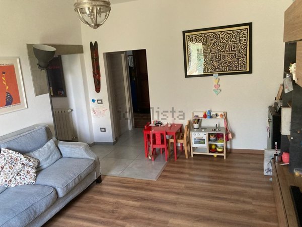 casa indipendente in vendita a Prato in zona Castelnuovo