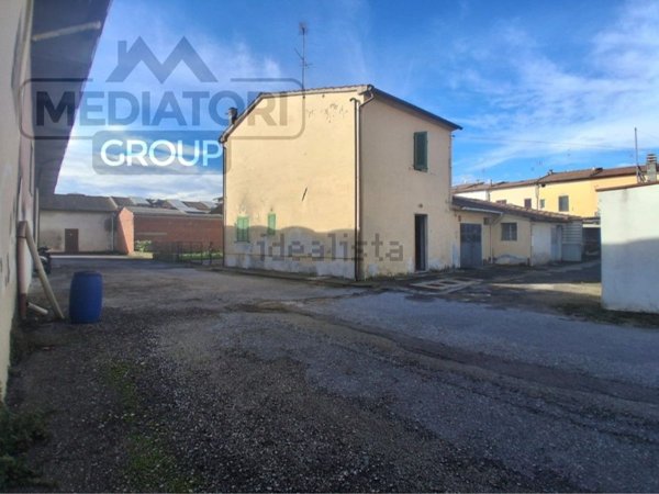 casa indipendente in vendita a Prato in zona San Giusto