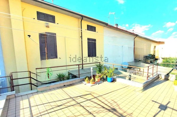 casa indipendente in vendita a Prato in zona Le Badie