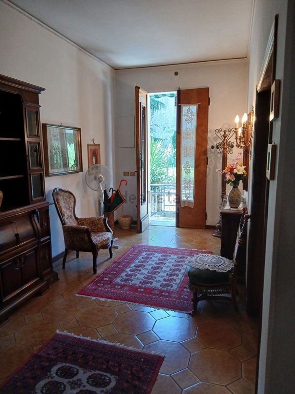casa indipendente in vendita a Prato