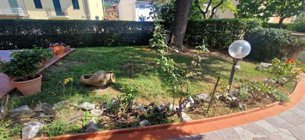 casa indipendente in vendita a Prato