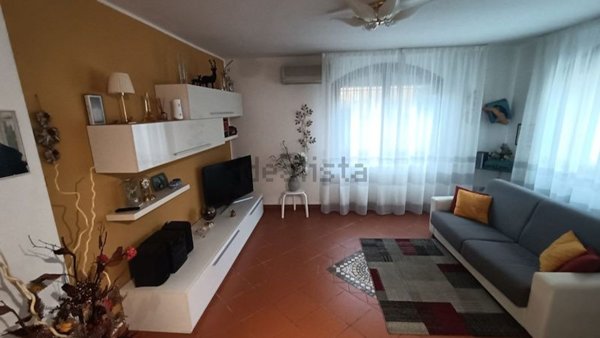 casa indipendente in vendita a Prato