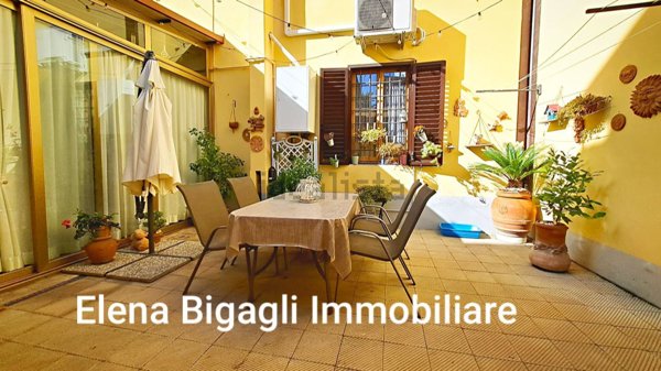 casa indipendente in vendita a Prato in zona Grignano