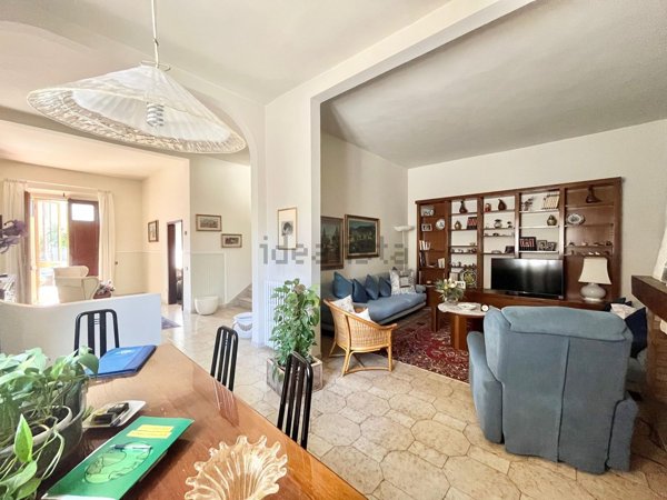 casa indipendente in vendita a Prato in zona Paperino