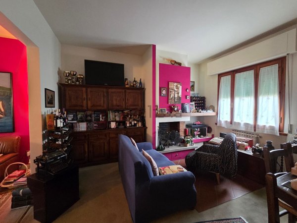 casa indipendente in vendita a Prato in zona Santa Lucia