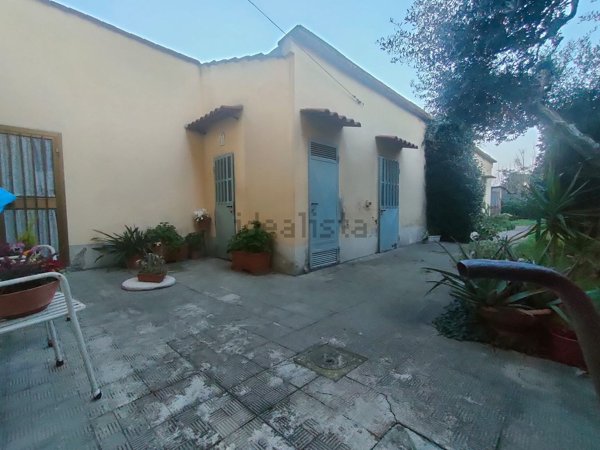 casa indipendente in vendita a Prato in zona Galciana