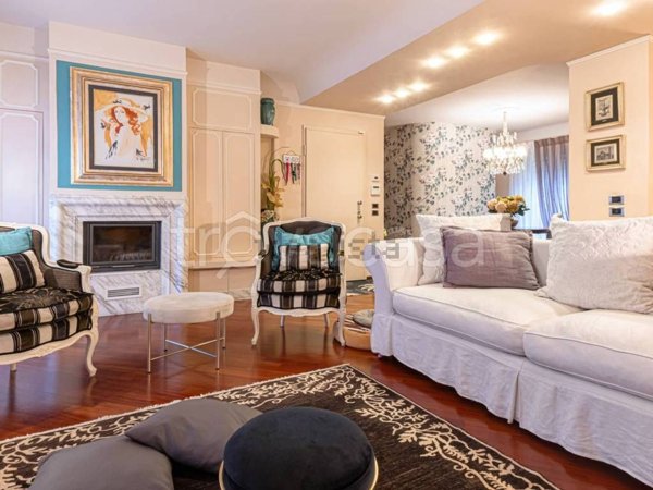 casa indipendente in vendita a Prato