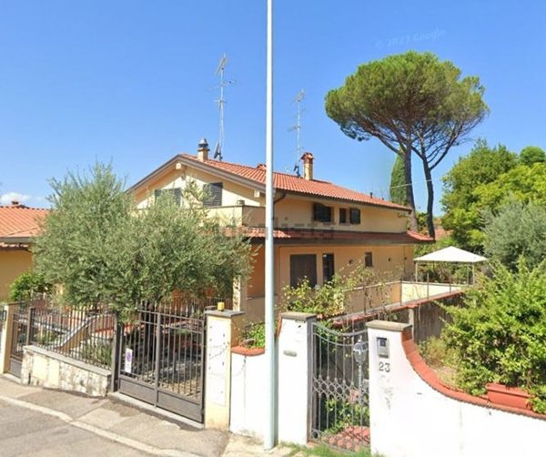 casa indipendente in vendita a Prato