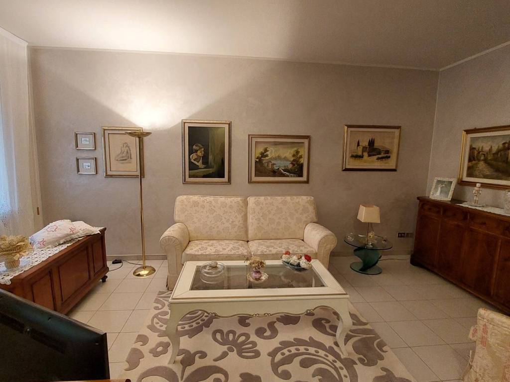 casa indipendente in vendita a Prato in zona Iolo