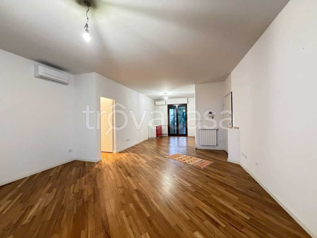 appartamento in vendita a Prato in zona Casale