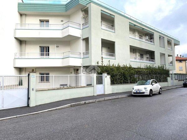 casa semindipendente in vendita a Prato