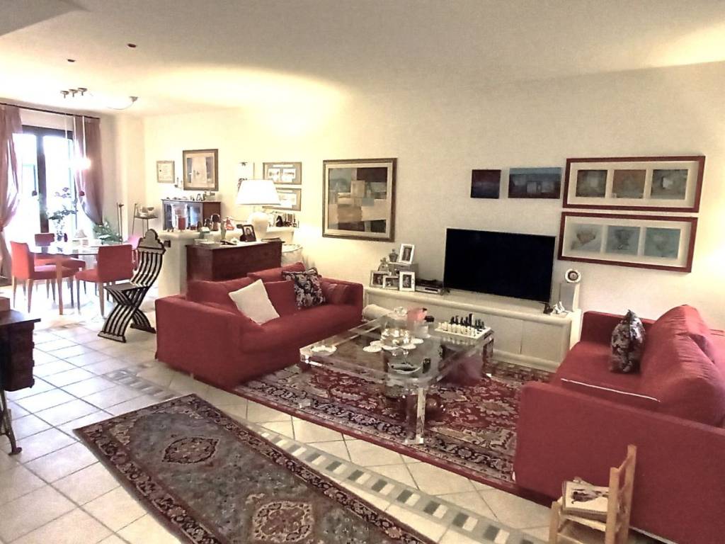 casa indipendente in vendita a Prato in zona Grignano