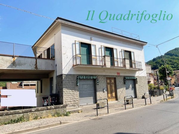 casa indipendente in vendita a Prato in zona Carteano