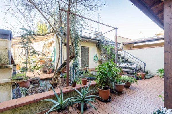 casa indipendente in vendita a Prato in zona Grignano
