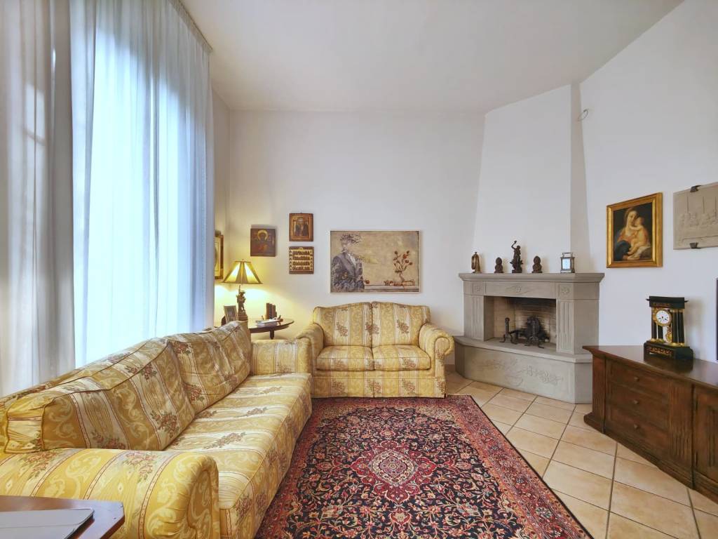 casa indipendente in vendita a Prato